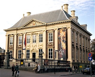 �u�����u�����g���摜�W�v�J�Ò��̃}�E���b�c�n�E�X���p��(Oct.1999)